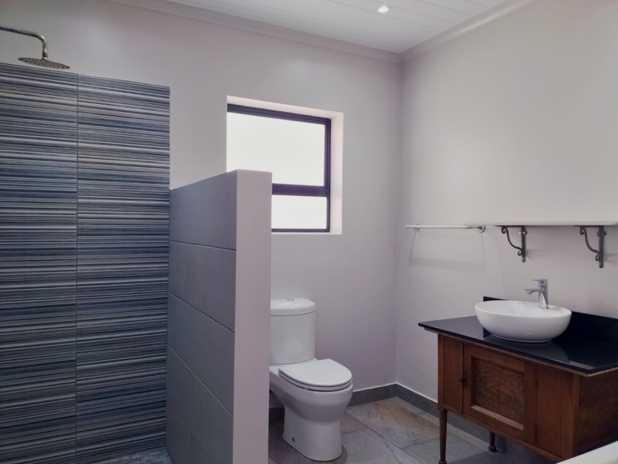 5 Bedroom Property for Sale in Reebok Western Cape